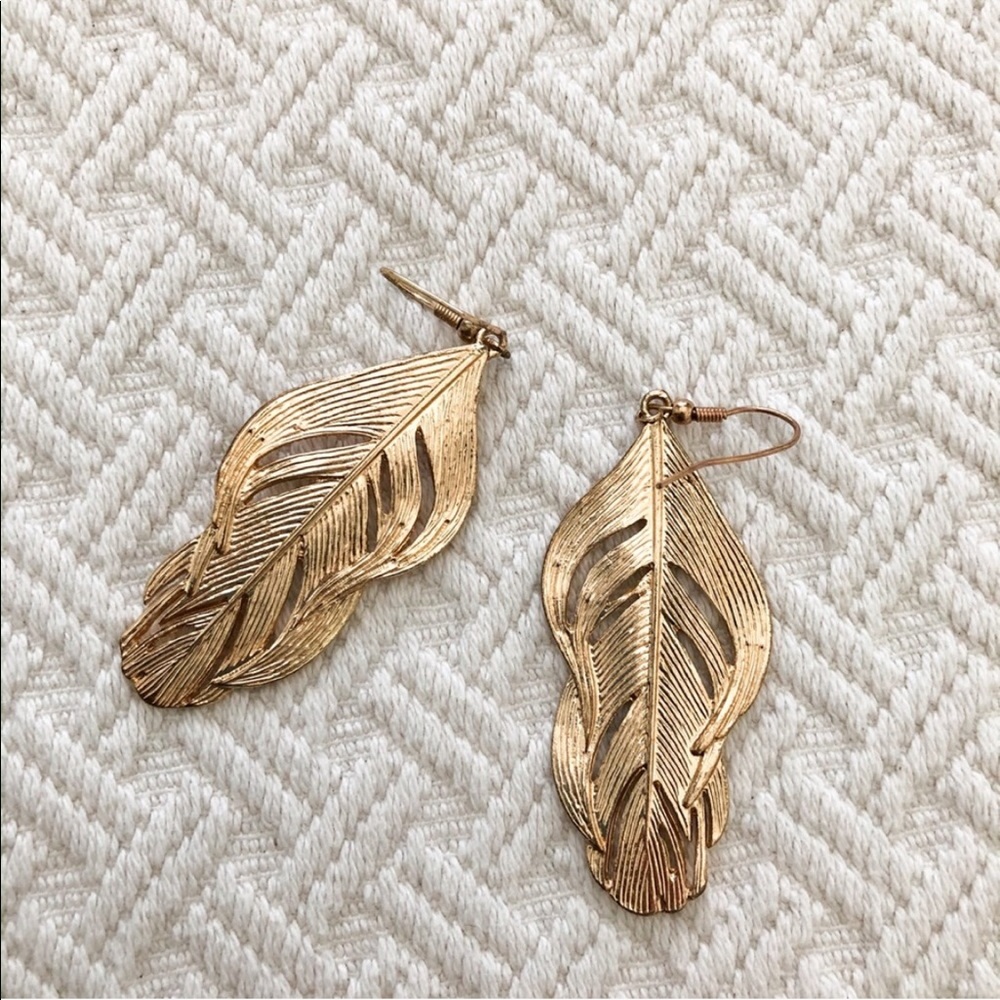 Feather pendant earrings